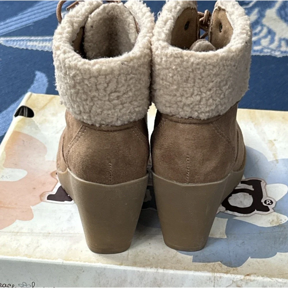 Mudd Sherpa Lined Ankle Boots Women's Size 6 Brown Lace Up‎ Wedge New